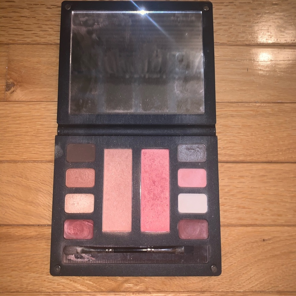 ⭐️ Reflect makeup palette eyeshadow and blush